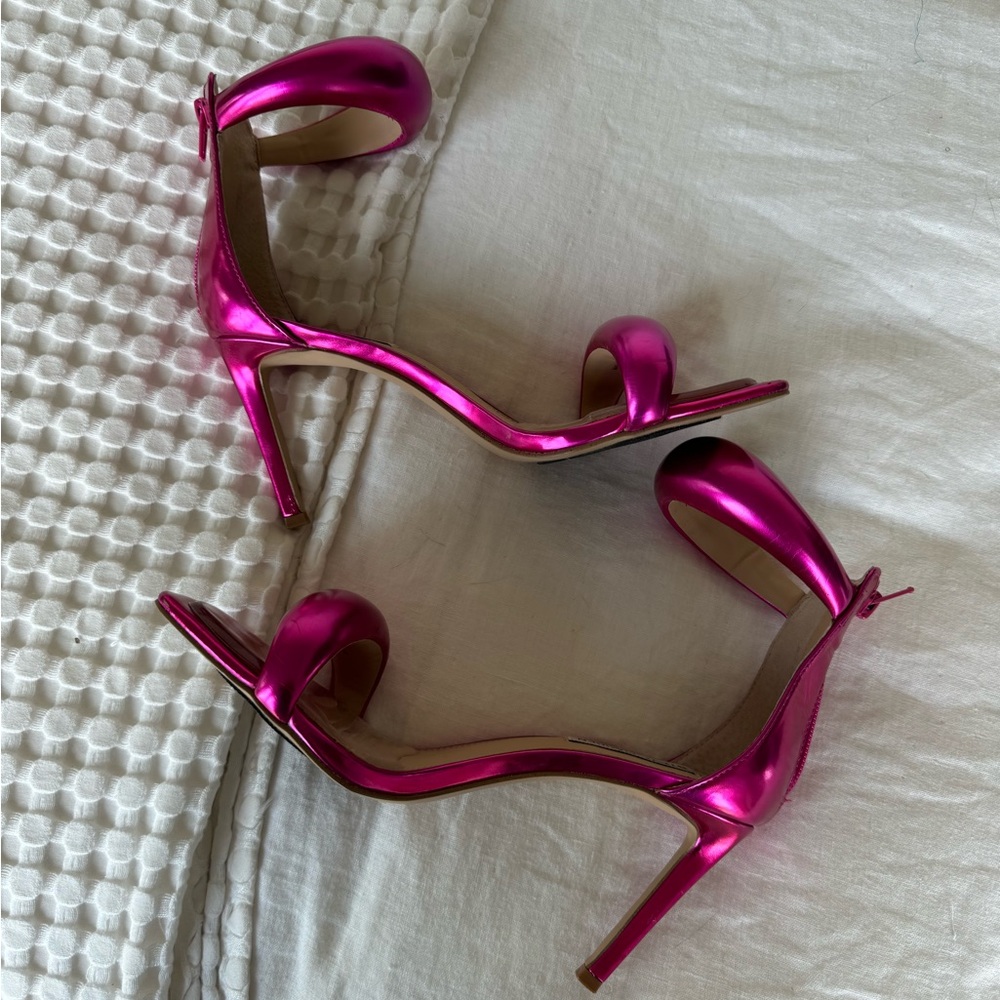 Gorgeous geometric metallic pink heels